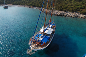 *Peter Sommer Travels* <br>
Cruise in style upon the azure seas, explore some of the ancient wonders of the world